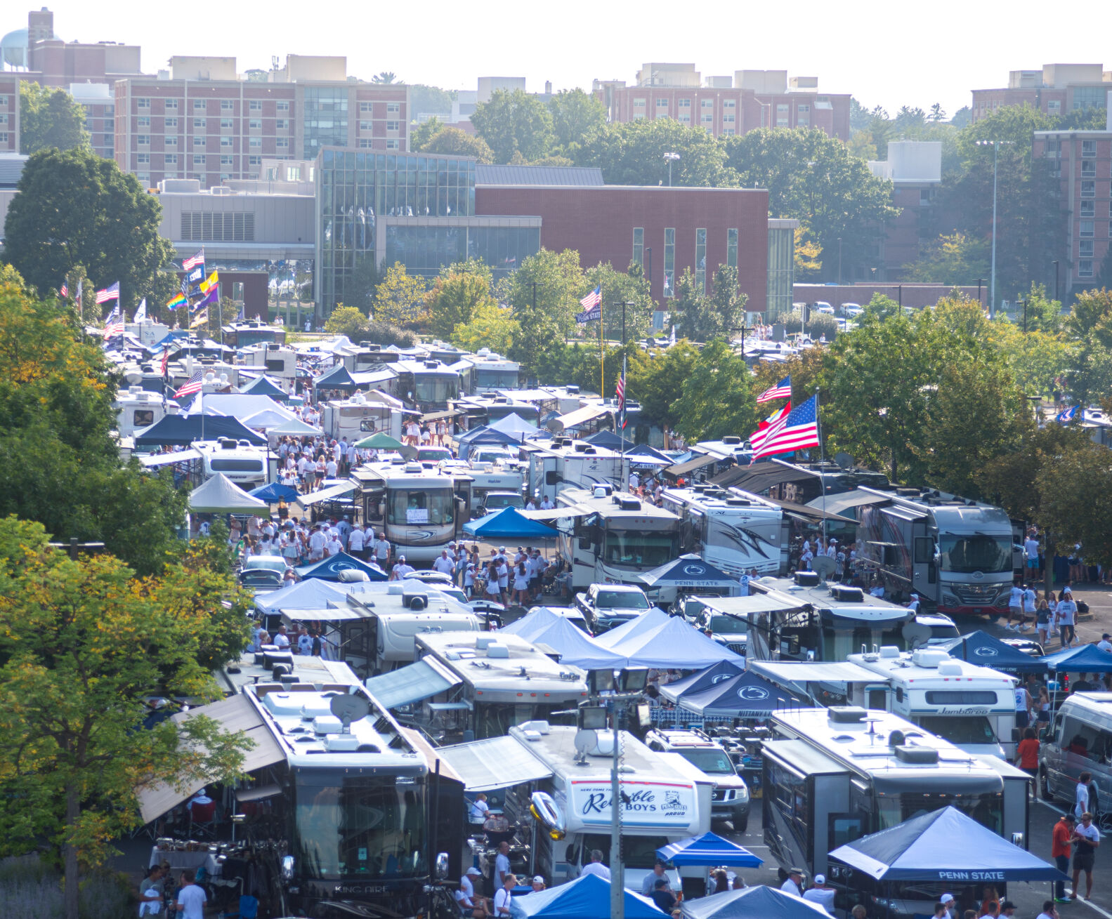 Tailgaters pack Stadium West